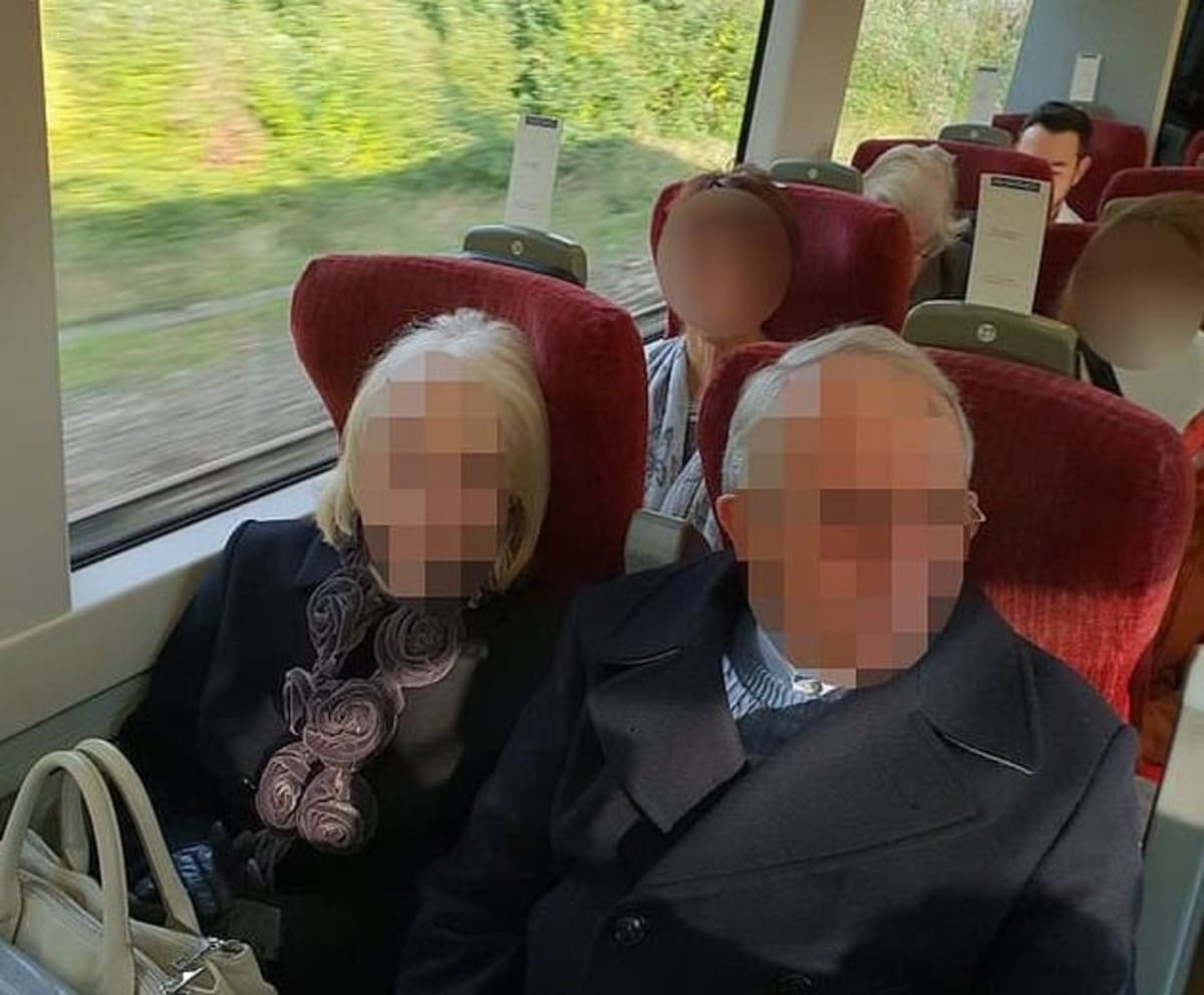 An elderly couple refused to move from her kids’ seats