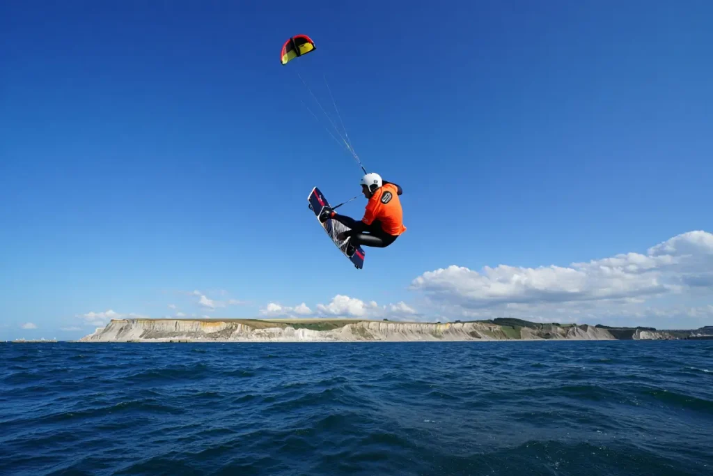 Daredevil Kitesurfer Breaks Guinness World Record Flying 1,500 Feet in the Air Above Iconic Landmark (WATCH)