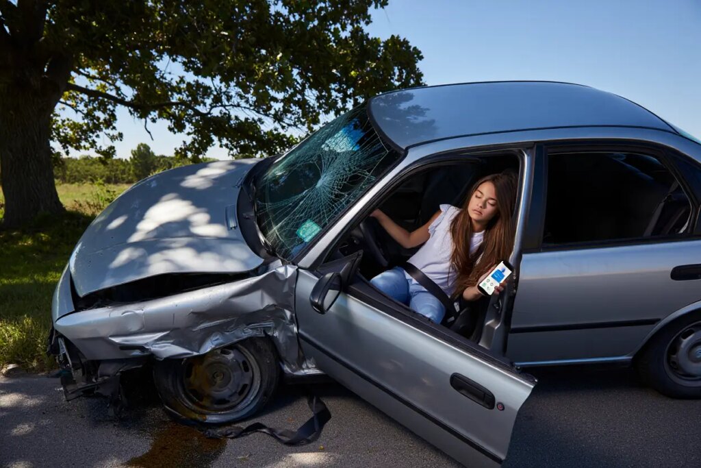 This Teen’s iPhone Called 911 by Itself After Severe Crash, Saves Her Life