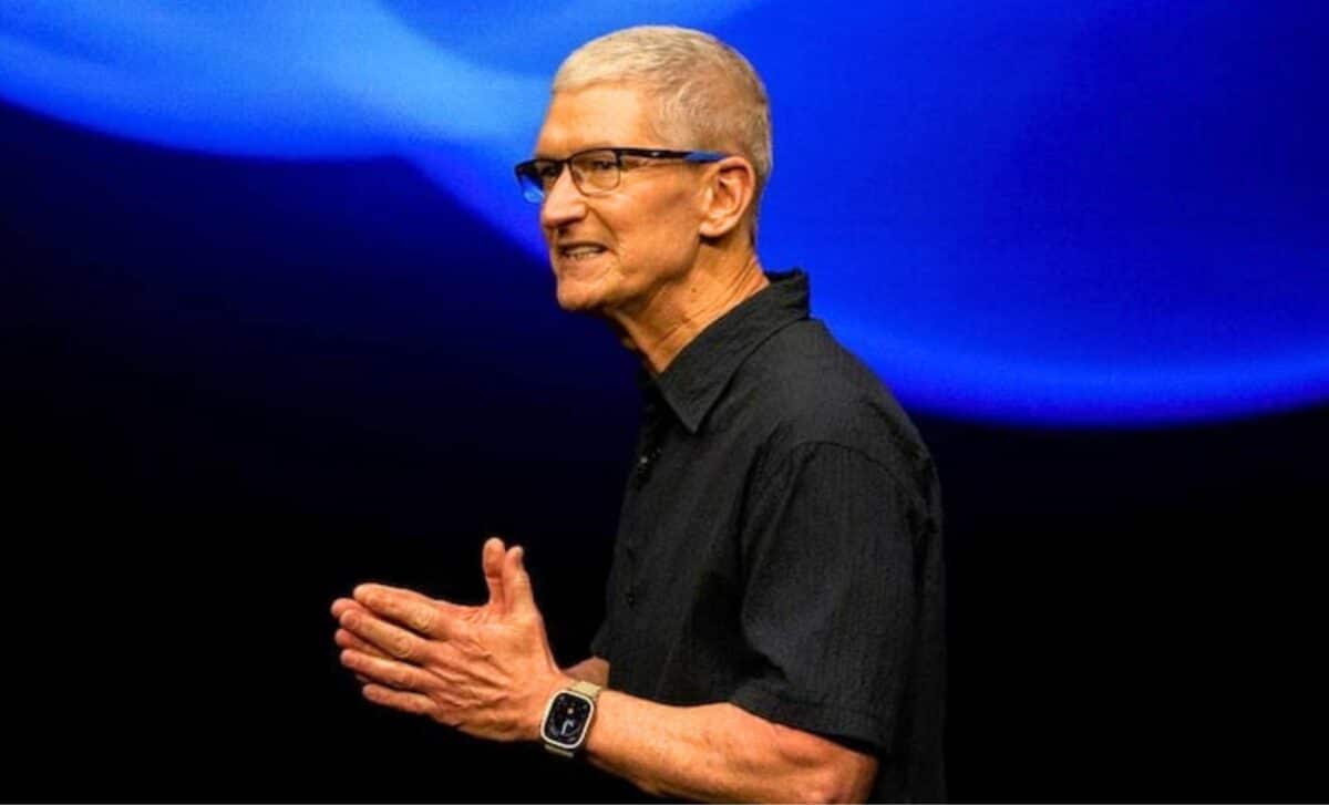 Zuckerberg, Musk, and Altman say smartphones are over
