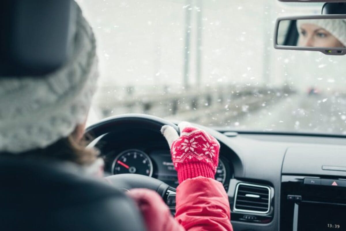 experts advise drivers not to wear puffer jackets in winter 1