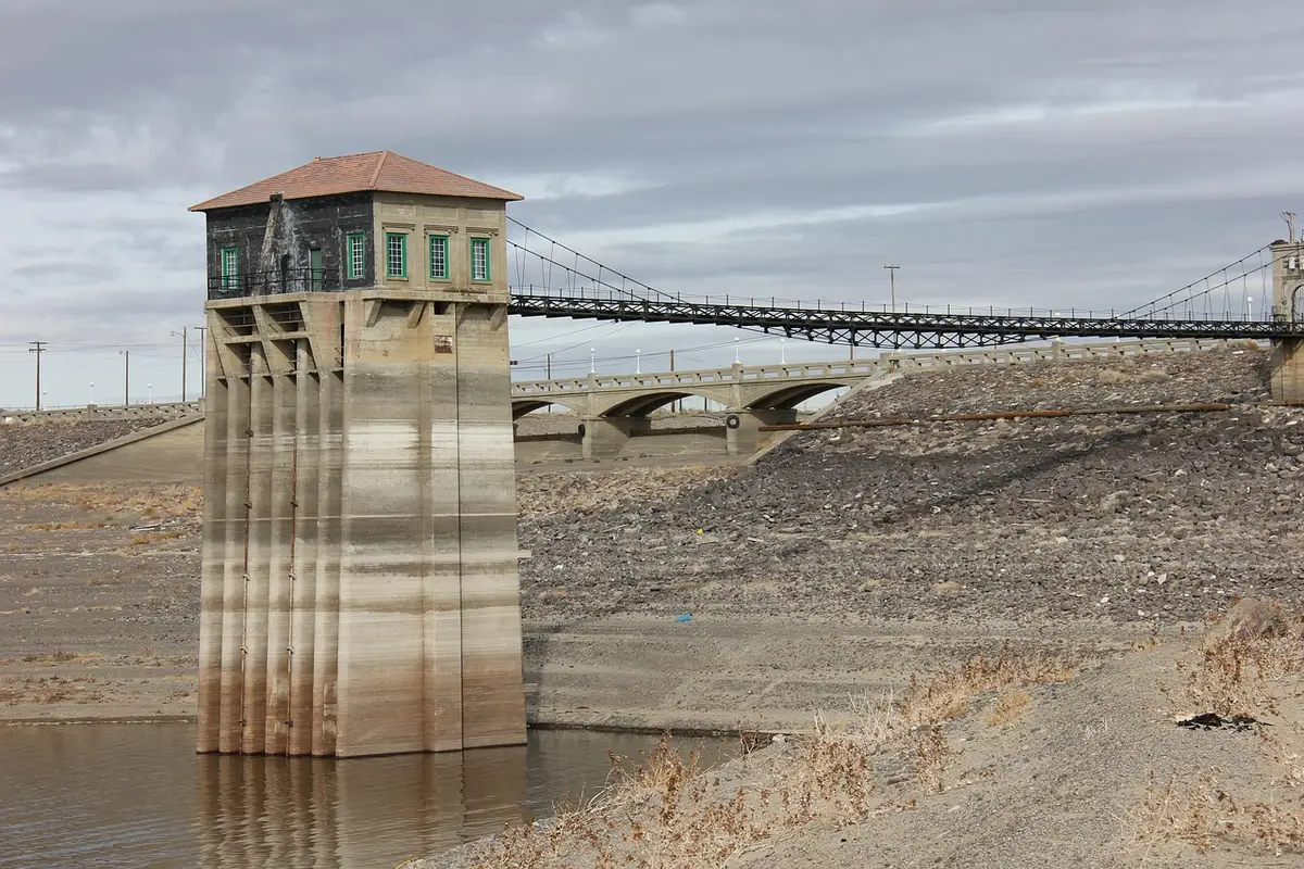 Dry landscape and water infrastructure illustrating water scarcity and resource constraints
