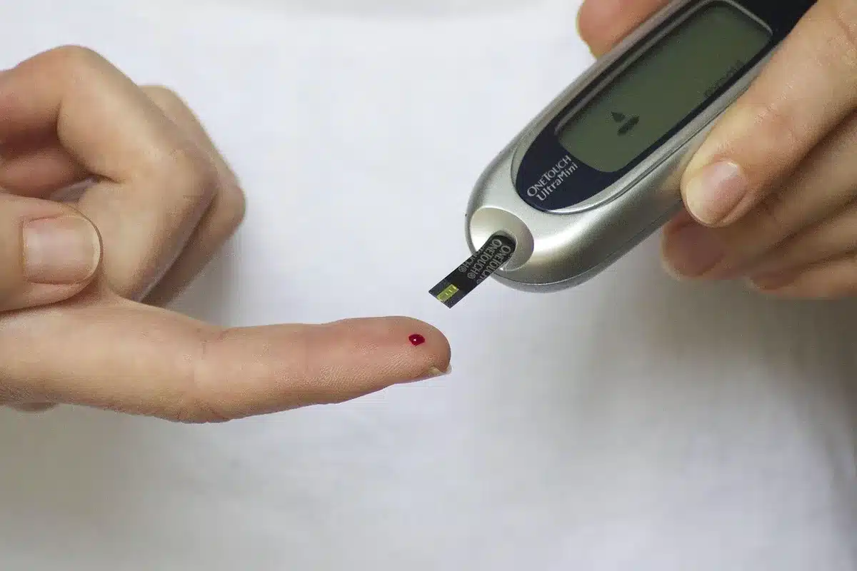 Medizinische Blutentnahme und Überwachung während einer klinischen Studie