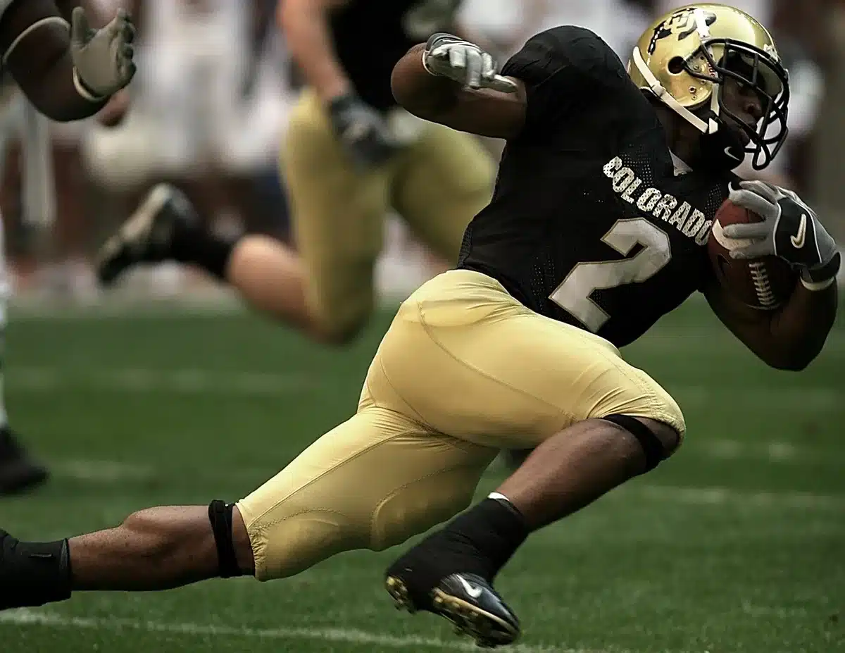 Defensive unit tackling a ball carrier during a college game